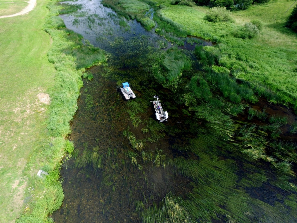 Arī pērn upju pļaušanas darbi tika uzticēti SIA “Aquastar”. Pagājušajā gadā tika attīrīti upju posmi no Mūsas lielā tilta līdz Mūsas gājēju tiltiņam, pie sporta kompleksa “Mūsa”, no Mēmeles lielā tilta līdz bijušajai laivu bāzei, kā arī upju atpūtas vietas, kuras izveidojusi pašvaldība.
Autors: Jānis Katkevičs