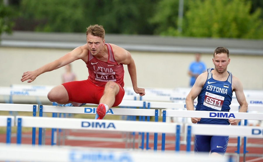 Jānis Baltušs Prezidenta balvas izcīņā sasniedza personīgo rekordu 110 metru barjerskrējienā – 14,36 sekundes.
Autors: Romāns Kokšarovs, athletics.lv