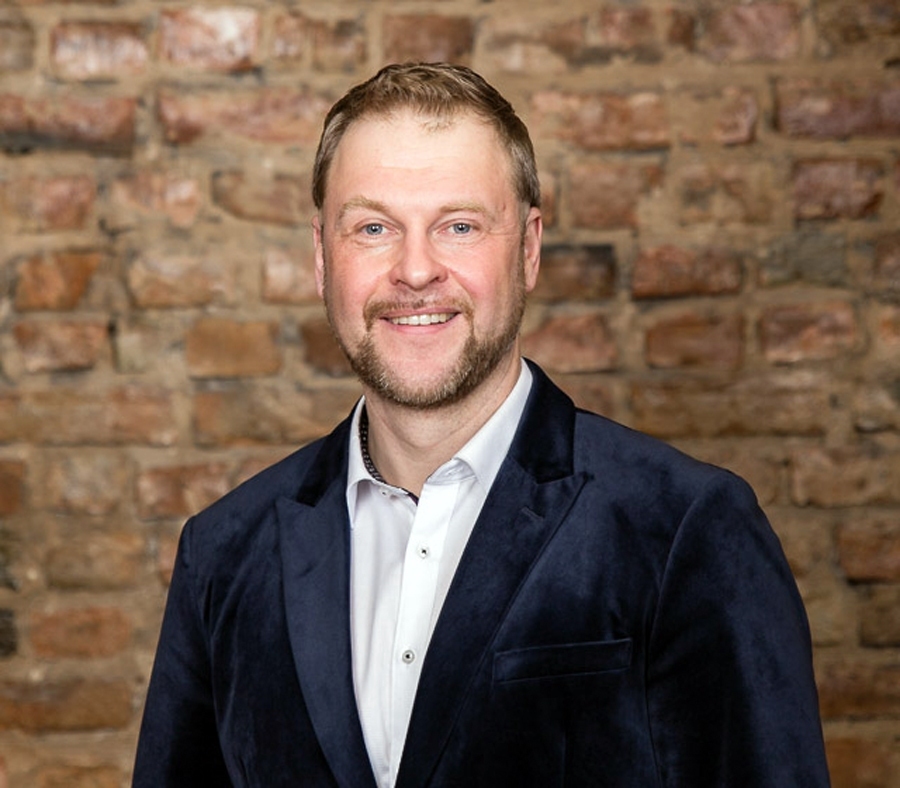 Ivars Juškēvics – personības izaugsmes treneris, uzņēmuma «Training lab» viens no dibinātājiem un līdzīpašnieks, programmu un risinājumu autors.