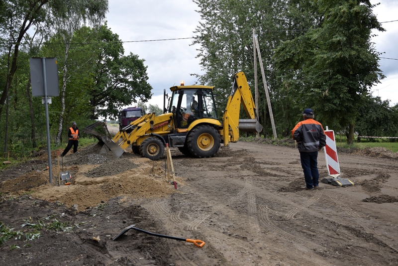 SIA «Union Asphalttechnik»  pārstāvji cer, ka darbus ceļā uz Ādžūniem paveiks noteiktajā laikā.
Autors: Ivars Bogdanovs