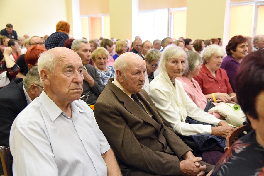 Skolas laiku atceras Valdis Kučinskis (no kreisās) un Imants Narkevics.
Autors: Uldis Varnevičs