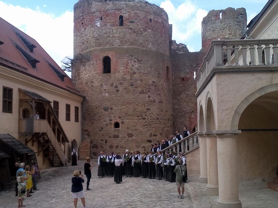 Autors: No pils albuma.