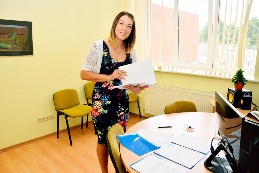 Baiba Stūre, Bauskas novada izglītības metodiķe, kārto sertifikātus izsniegšanai skolu direktoriem.
Autors: Ivars Bogdanovs