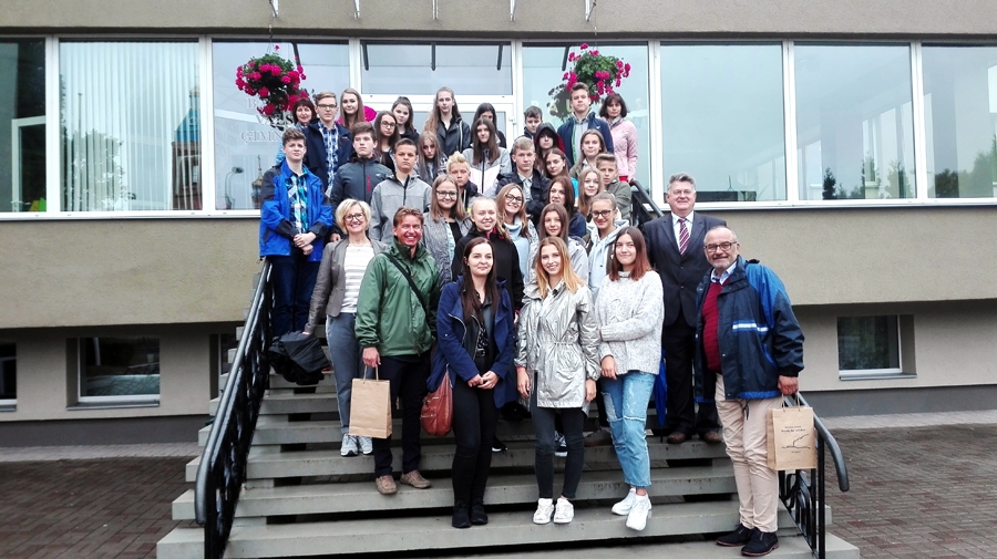 Ripinas delegācija kopā ar baušķeniekiem mūsu pilsētā.
Autors: no Bauskas Valsts ģimnāzijas arhīva