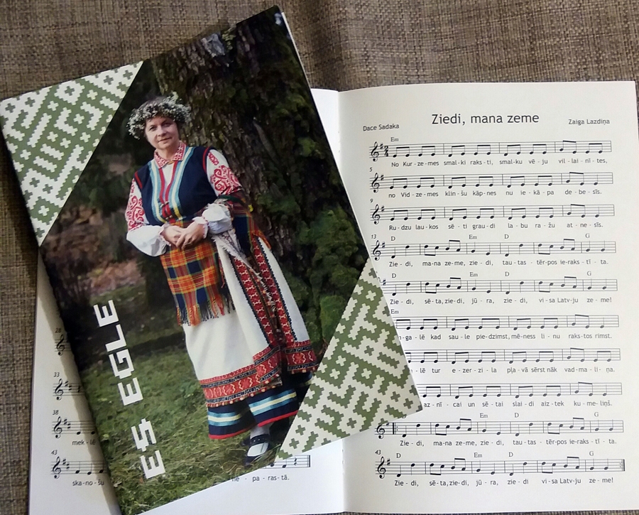 Zaigas Lazdiņas-Radziņas nošu izdevums, kas atvērts autorkoncertā «Es egle».
Autors: no albuma