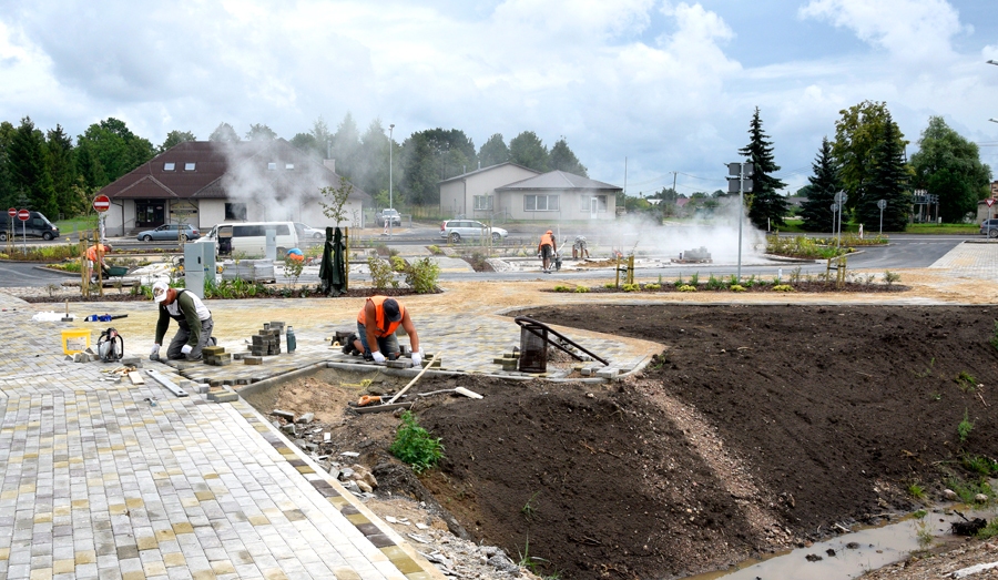 Ziedoņu un Īslīces ielas krustojumā top jauns automašīnu stāvlaukums.
Autors: Ivars Bogdanovs