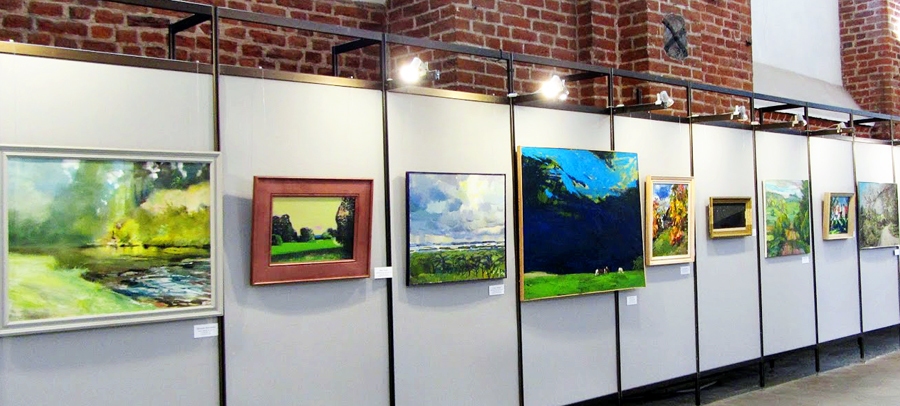 Rīgas Sv. Pētera baznīcā. Pīgožņa balvas 2018. gada konkursizstādes fragments.
Autors: no la.lv un delfi.lv