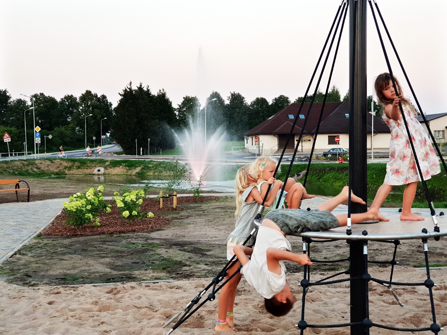 Jaunā strūklaka izdaiļo Bauskas apkaimi, ūdens šaltis var sasniegt desmit metru augstumu.
Autors: Ivars Bogdanovs