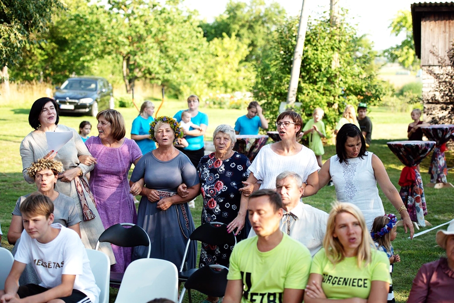 Zorģu iedzīvotāji vienojas kopīgās dziesmās.
Autors: no Ainas Ezergailes «facebook» albuma