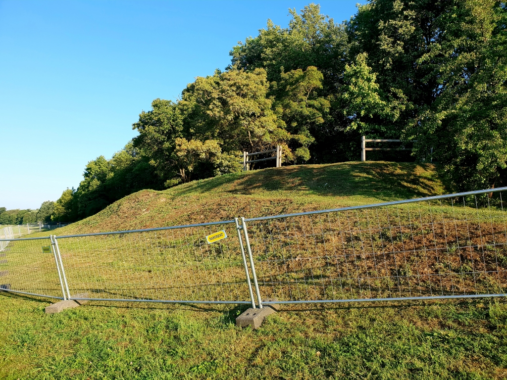 Bauskas pilskalnā gatavojas mūzikas un aktīvās atpūtas festivālam „Bauska TASTE”.
Autors: www.bauskasdzive.lv