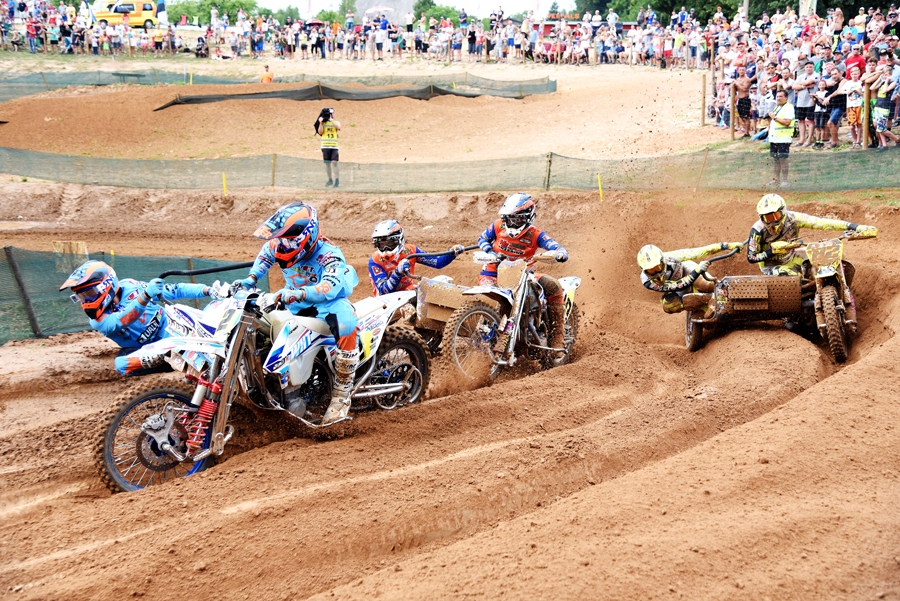 Valentīns Žirū un Džonijs Badjērs (no kreisās) tā arī nespēja aiz sevis noturēt Koenu Hermanu ar Nikolā Musē un Etjēnu Baksu ar Kasparu Stupeli.
Autors: Uldis Varnevičs