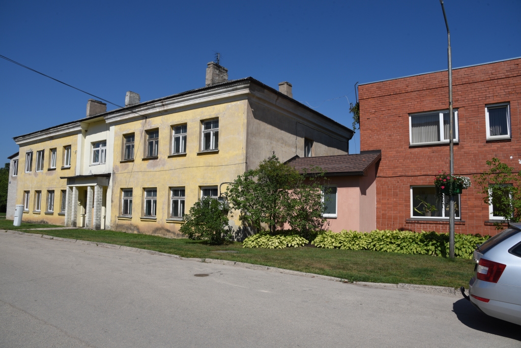 Vecumnieku novada domes ēkai plānots pievienot blakus esošo dzīvojamo namu un izveidot kabinetus administrācijai.
Autors: Uldis Varnevičs