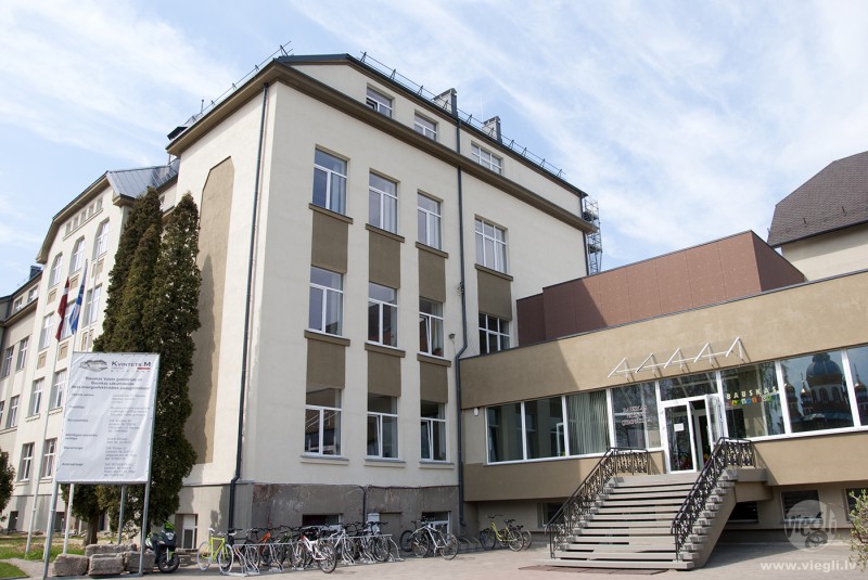 Savulaik šeit bija viena izglītības iestāde – Bauskas 1. vidusskola.
Autors: no «Bauskas Dzīves» arhīva