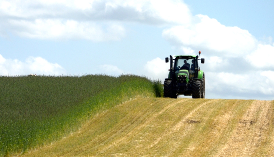 Aptaujas dalībnieku vairākums kā visnepieciešamāko investīciju min traktoru tehnikas iegādi.
Autors: no «Bauskas Dzīves» arhīva