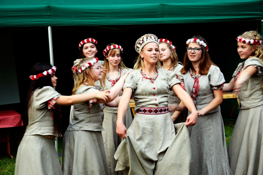 Izrādi «Vainadziņš» interesenti varēja vērot pērn septembrī Eiropas kultūras mantojuma dienu sarīkojumā Mežotnes pilskalnā.
Autors: Ivars Bogdanovs