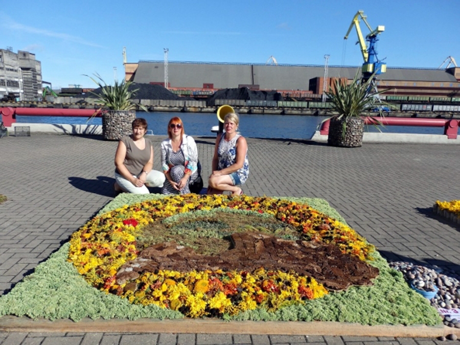 Vecumniekus pieaugušo komandu konkurencē Ventspilī pārstāvēja Līga Lauriņa (no kreisās), Solvita Kozlovska un Ineta Kanna.
Autors: no vecumnieki.lv