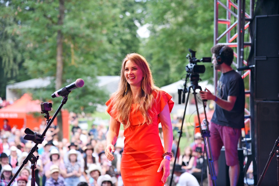 Šovasar Bauskas kantri festivālā Eviju Sloku publika uzņēma ar ovācijām.
Autors: Uldis Varnevičs