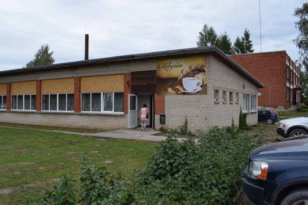 Ēkā savulaik bijusi kolhoza ēdnīca, pēc tam kādu laiku darbojusies kafejnīca. Kopš 2006. gada telpas netika izmantotas.
Autors: Žanna Zālīte