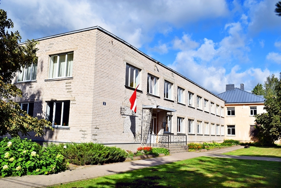 Vecumnieku vidusskolā 2017. gada 1. septembrī mācības sāka 372 audzēkņi; 2017./2018. mācību gadā strādāja 40 pedagogu, tai skaitā bibliotekārs un psihologs.
Autors: Žanna Zālīte