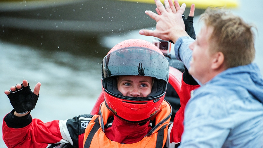 Laura Lakoviča-Lakovica Aizkrauklē kļuva par Baltijas čempionāta uzvarētāju GT15 laivu klasē.
Autors: Viesturs Lācis