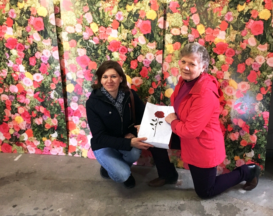 Eleonora Maisaka (no labās), Latvijas Lauku konsultāciju un izglītības centra Bauskas biroja vadītāja, 1. augustā devās pelnītā atpūtā. Viņas pienākumi tagad uzticēti Dacei Griķei.
Autors: no albuma