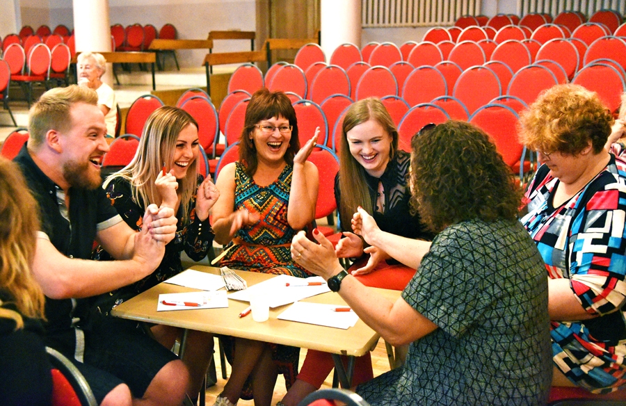 Vienība «Bibliotēkas ASMEJA» priecājas par savām pareizajām atbildēm.
Autors: Uldis Varnevičs