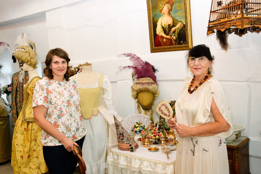 Mazajā muižā. Elīna Kuzņecova (no kreisās) un Jeļena Forste.
Autors: Ivars Bogdanovs