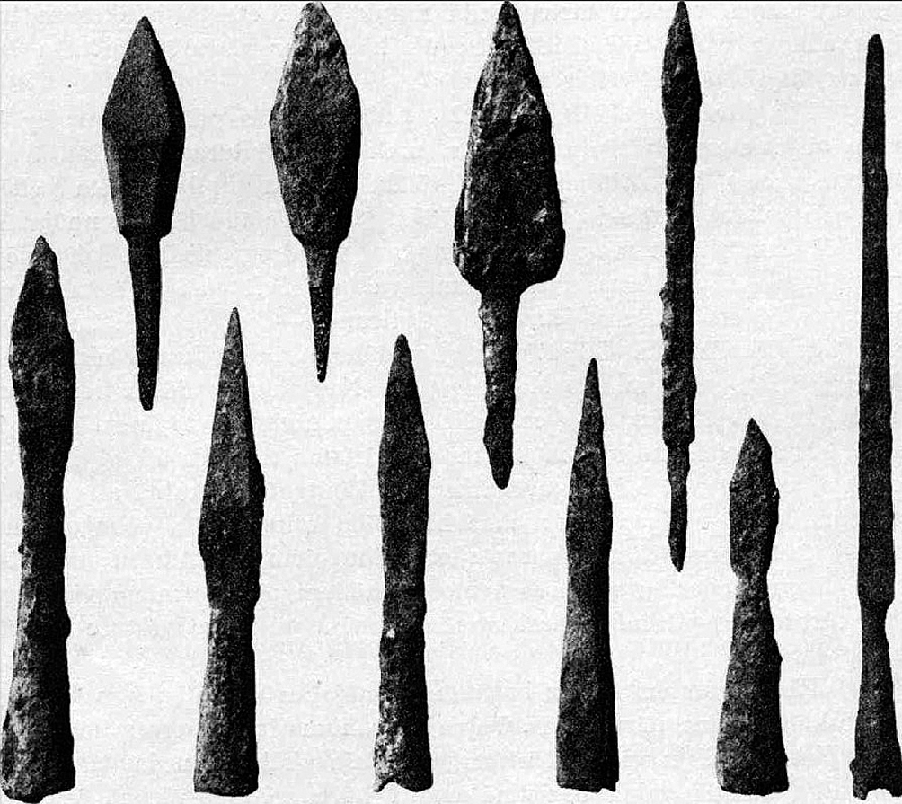 Izrakumos uzietās vācu stopa bultu smailes.
Autors: no «Senatnes un mākslas», 1939. gads