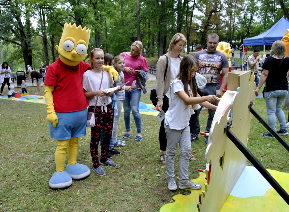 Kopā ar Simpsonu ģimeni ballīte ir daudz jautrāka.
Autors: Vilnis Auzāns