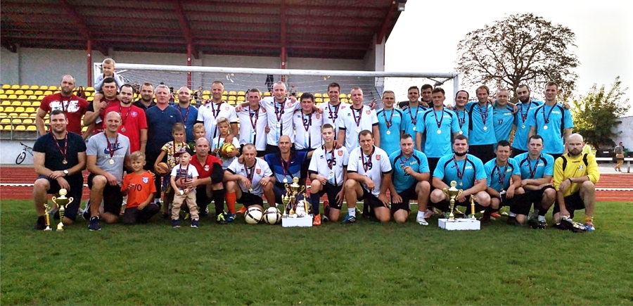 Uzvarētāju komandas – no kreisās «Policija», «Rainis» un «Sesava».
Autors: Renārs Burgevics