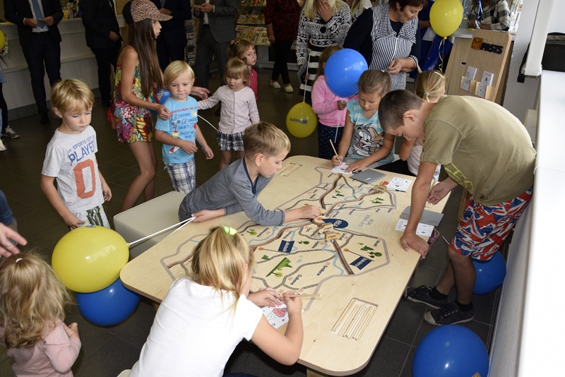 Rotaļu galdā izveidota Latvijas kontūra.
Autors: Ivars Bogdanovs