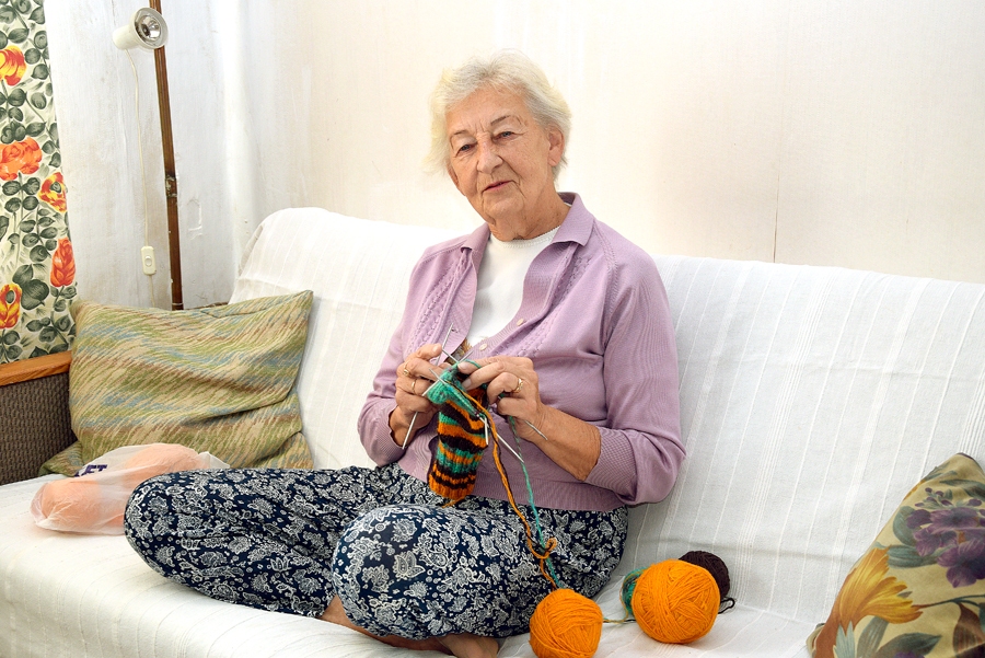 Mudītes Strazdiņas vaļasprieks ir zeķu adīšana.
Autors: Ivars Bogdanovs