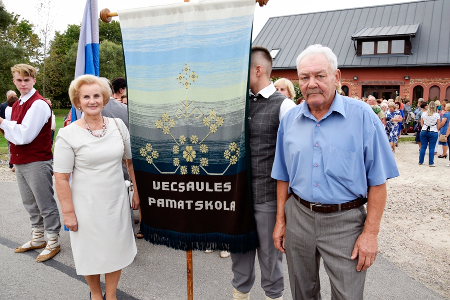 Vecsaules pamatskolas direktori – bijušais un pašreizējā: Egons Brazauskis un Lilija Bula.
Autors: Ivars Bogdanovs