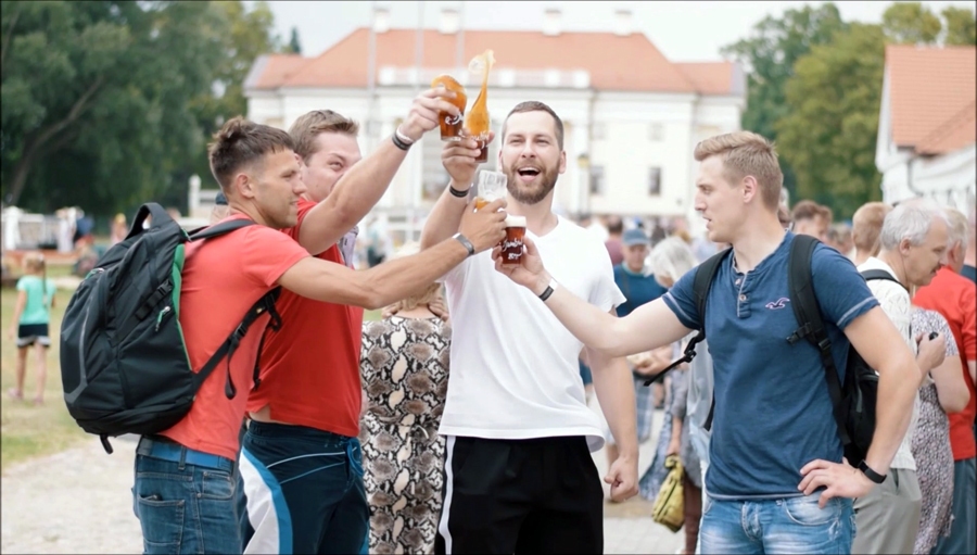 Autors: no organizatoru albuma