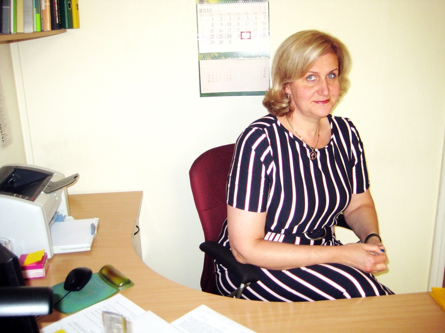 AR VALODU UZ «TU». «Valoda dzīvo kopā ar tautu, valoda tikai atspoguļo, ko un kā mēs runājam. Neesmu pret jaunvārdiem,» teic Dite Liepa.
Autors: no Dites Liepas albuma