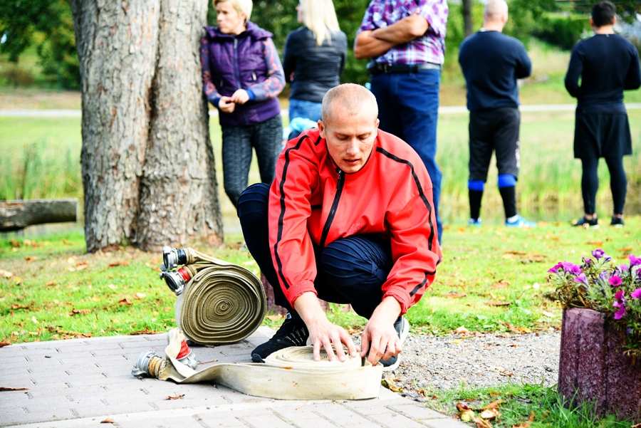 Aivars Levans uzmanīgi saloka šļūtenes.
Autors: Uldis Varnevičs