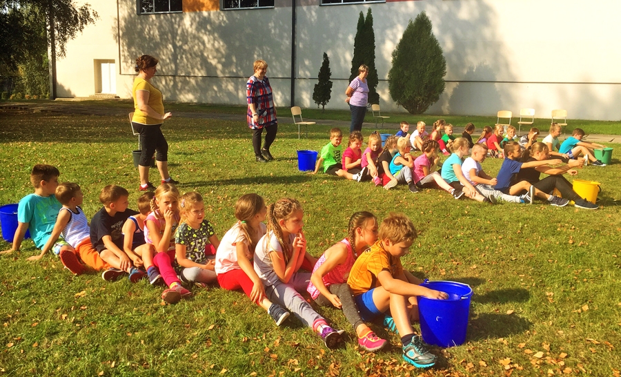 Misas vidusskolā Olimpiskās dienas pasākumā iesaistījās visi skolēni.
Autors: Alise Dreimane