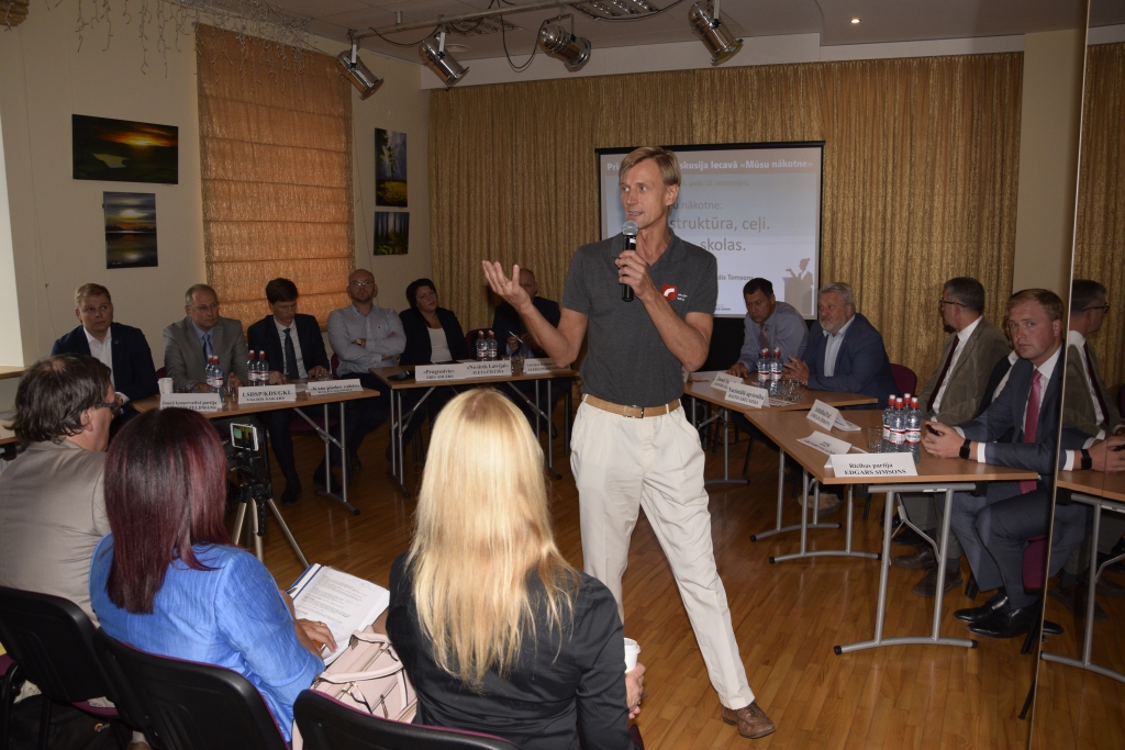 Pirmā priekšvēlēšanu diskusija norisinājās 18. septembrī Iecavā.
Autors: Ivars Bogdanovs