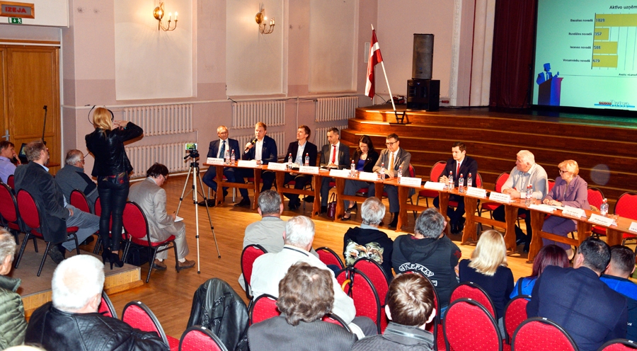 13. Saeimas deputātu kandidāti un sabiedrības pārstāvji debatēs Bauskas kultūras centrā.
Autors: Ivars Bogdanovs