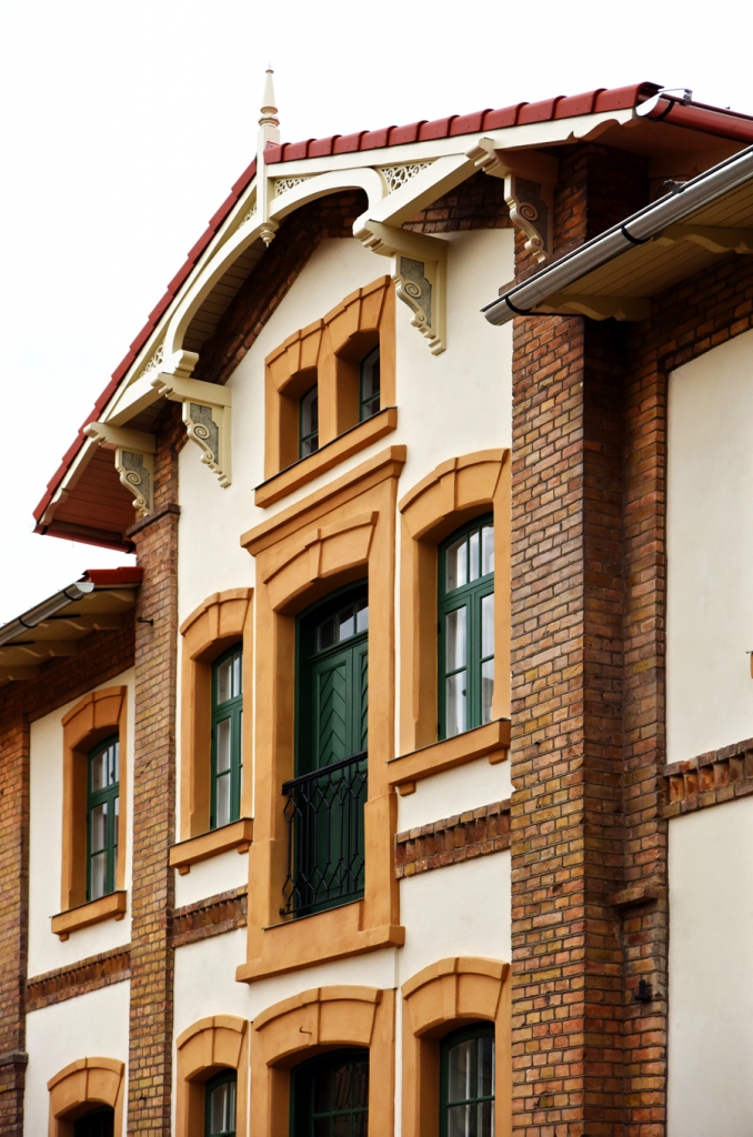 2018. gada 1. oktobris. Ēkas Kalna ielā 6a ziemeļu fasādes centrālā daļa pēc atjaunošanas.
Autors: Dainis Bruģis