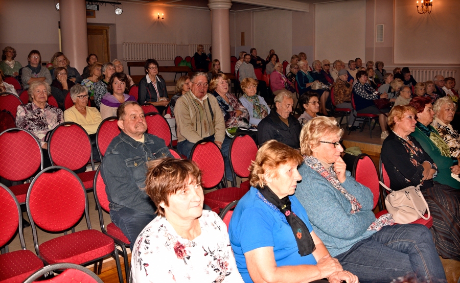 Bauskas novada 17. Grāmatu svētku apmeklētāji rūpīgi ieklausās ierēdņu un mediķu vēstījumā. Daudzi aptaujātie apstiprināja, ka diskusija bijusi vērtīga un uzzināts pietiekami daudz, lai saprastu, kāds pakalpojumu grozs no nākamā gada pienākas.
Autors: Ivars Bogdanovs