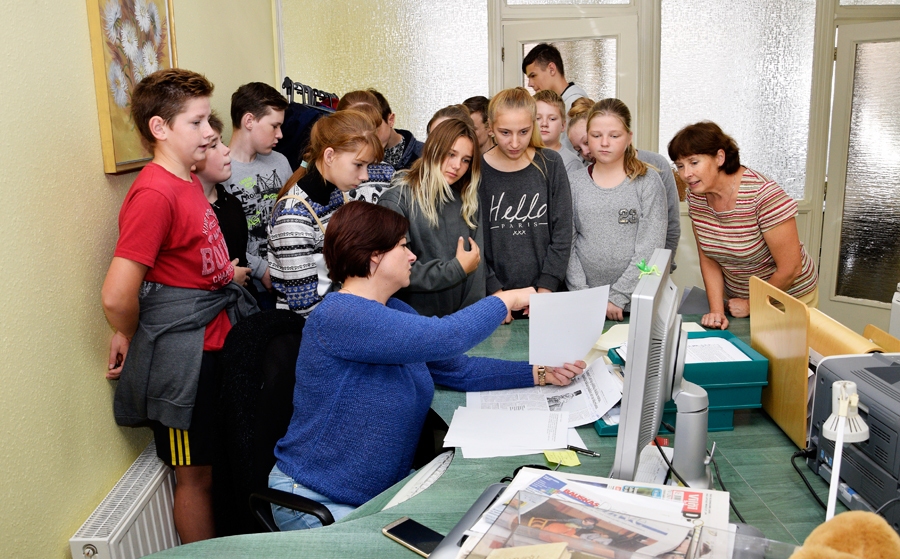 Bauskas pamatskolas 7.b klases audzēkņi Karjeras nedēļā apmeklēja uzņēmumu SIA «Bauskas Dzīve», kur iepazina laikraksta veidošanas procesu un dažādu profesiju speciālistu sadarbību avīzes tapšanā.
Autors: Ivars Bogdanovs