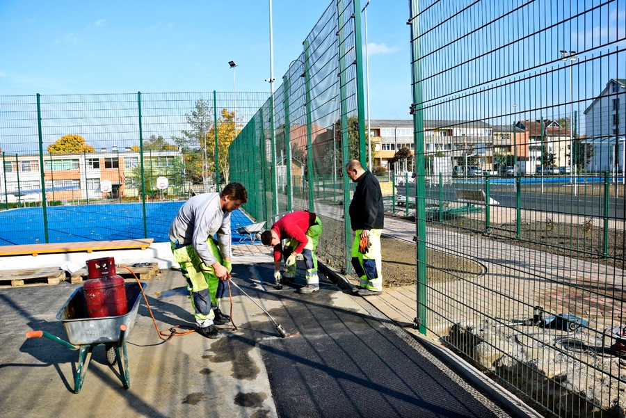 Bauskas 2. vidusskolas stadionā lielākie būvniecības darbi pabeigti. Vēl jāsakārto teritorija un jāveic daži sīki darbi.
Autors: Ivars Bogdanovs