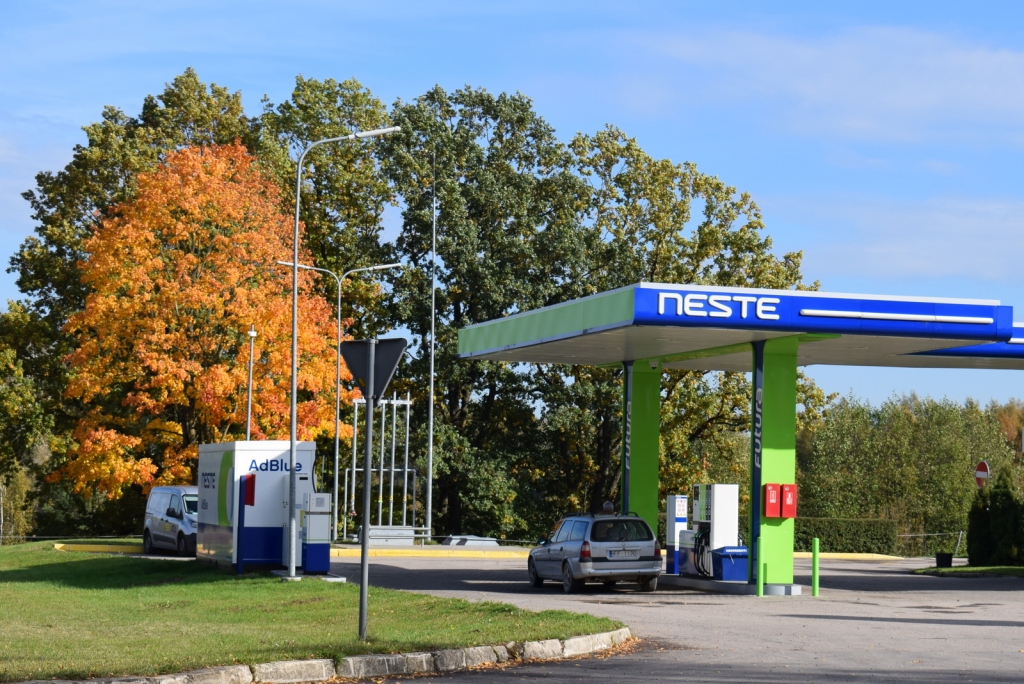 «Neste» degvielas uzpildes stacija Vecumniekos sakopta un koša ir visos gadalaikos.
Autors: Žanna Zālīte