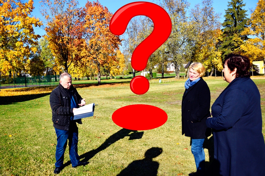 Skaistkalnes ciemā šajā vietā vajadzētu atrasties Viktora Valaiņa «uzceltajai» sporta zālei. Sanita Juškēvica, Svetlana Vāverniece un Māris Āķis cer, ka šie meli tomēr kļūs par patiesību.
Autors: Ivars Bogdanovs