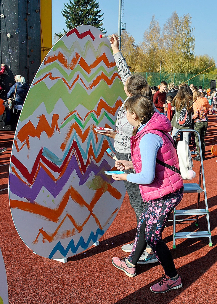 Olu apgleznošana radošajā mākslas darbnīcā.
Autors: Māris Krūmiņš