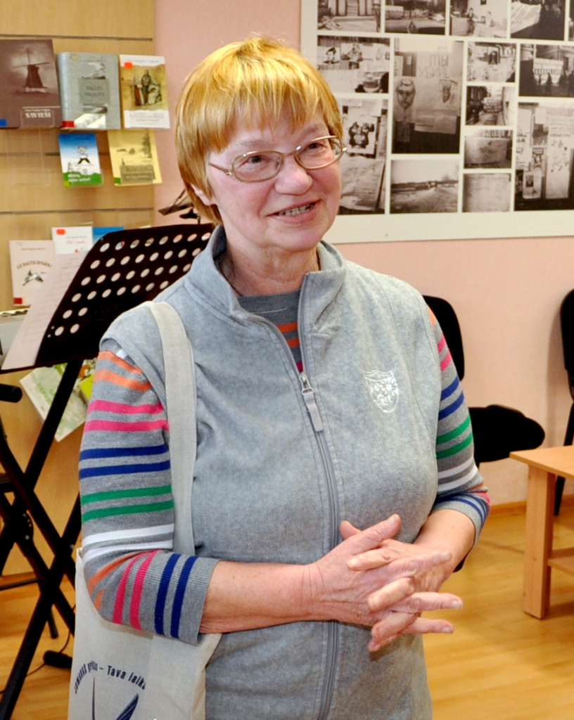 Gina Viegliņa-Valliete: «Daudz prieka nevajag, pa drusciņai. Kolosāli, ka iznākusi «Valdnieka Nameja meita»; tas nozīmē – jāķeras atkal pie kaut kā jauna.»
Autors: Žanna Zālīte