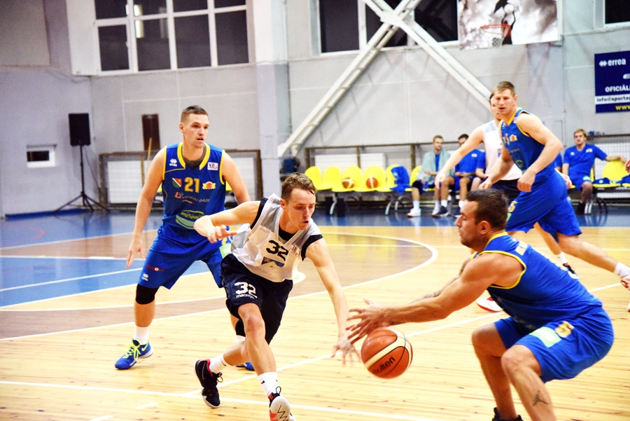 Toms Vilks (32. numurs) «Bauskas BJSS/SC «Mēmele»» sastāvā Gulbenē guva 21 punktu.
Autors: no «Bauskas Dzīves» arhīva