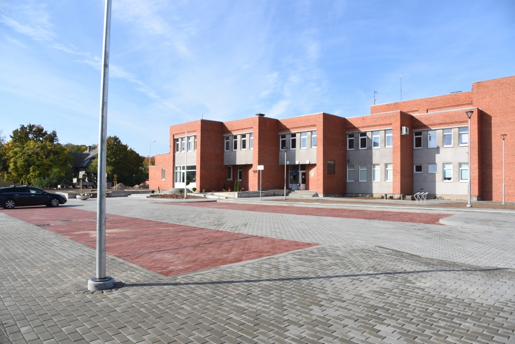 Iecavas veselības centra apkārtnē vislielākais izmaiņas ir stāvlaukumos – tie gan paplašināti, gan sakārtoti.
Autors: Uldis Varnevičs