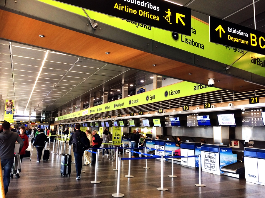 Pastāvīgo iedzīvotāju skaits Latvijā pēdējo sešu gadu laikā kopumā ir samazinājies par 170 388 jeb 8% visos valsts reģionos un lielākajā daļā pašvaldību, liecina Centrālās statistikas pārvaldes dati.
Autors: Žanna Zālīte